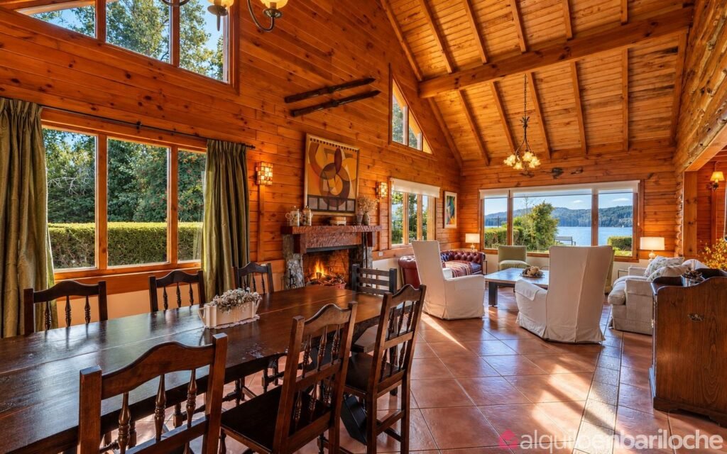 Casa con Costa del Nahuel Huapi y Acceso Directo a la Playa en Bariloche