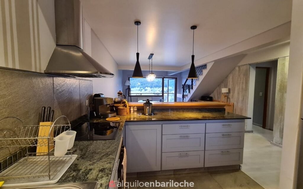 Departamento dúplex para 8 en Arelauquen, con balcón y parrilla, foto 13