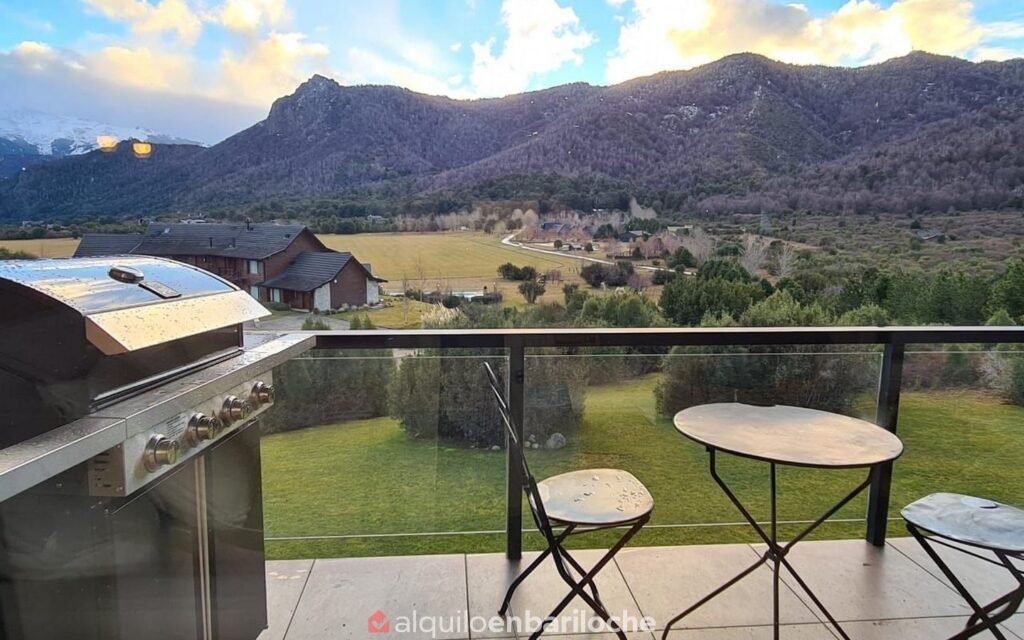 Departamento dúplex para 8 en Arelauquen, con balcón y parrilla, foto 8