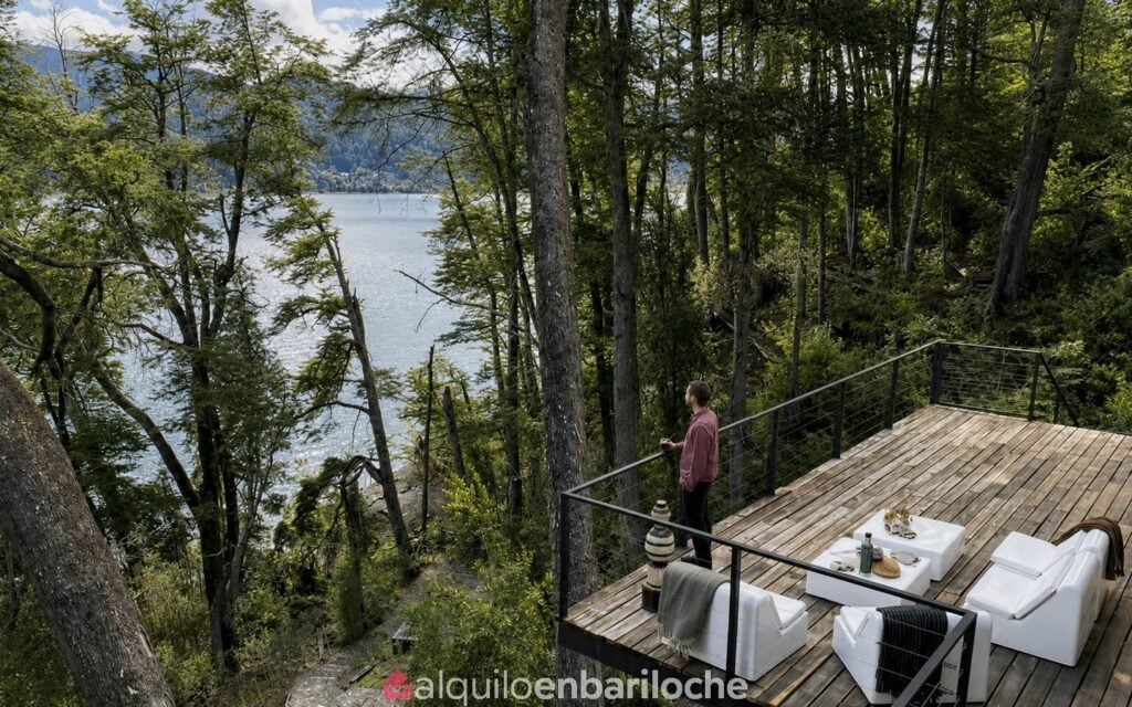 Casa con Costa de Lago Nahuel Huapi y Muelle en Península San Pedro