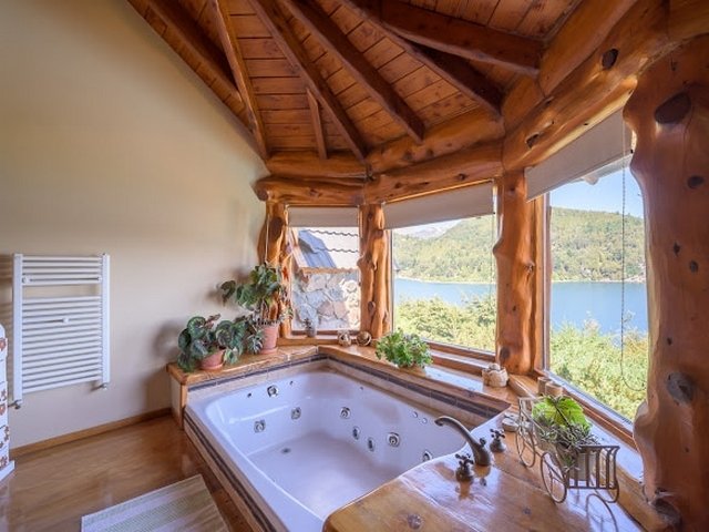 Casa con Costa de Lago, Playa, Muelle y Piscina Climatizada en Bariloche