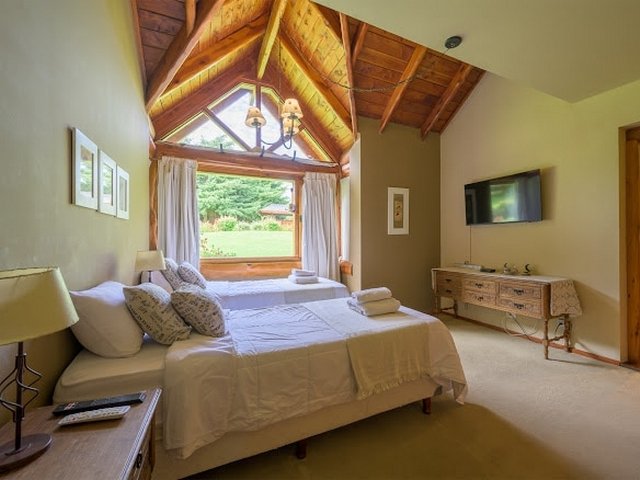 Casa con Costa de Lago, Playa, Muelle y Piscina Climatizada en Bariloche