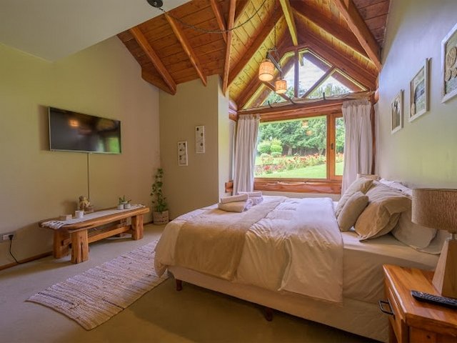 Casa con Costa de Lago, Playa, Muelle y Piscina Climatizada en Bariloche