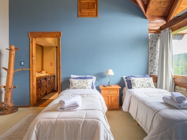 Casa con Costa de Lago, Playa, Muelle y Piscina Climatizada en Bariloche
