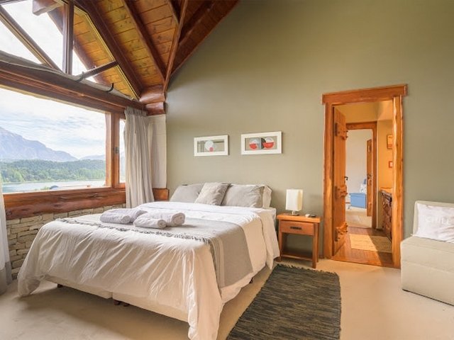 Casa con Costa de Lago, Playa, Muelle y Piscina Climatizada en Bariloche