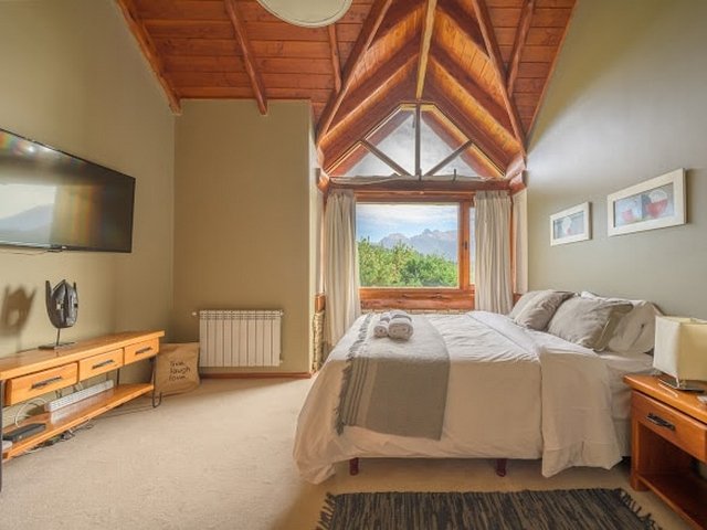 Casa con Costa de Lago, Playa, Muelle y Piscina Climatizada en Bariloche