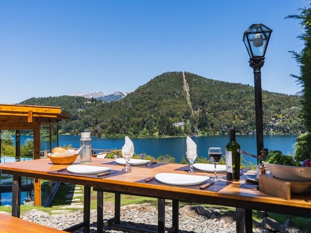 Casa con Costa de Lago, Playa, Muelle y Piscina Climatizada en Bariloche