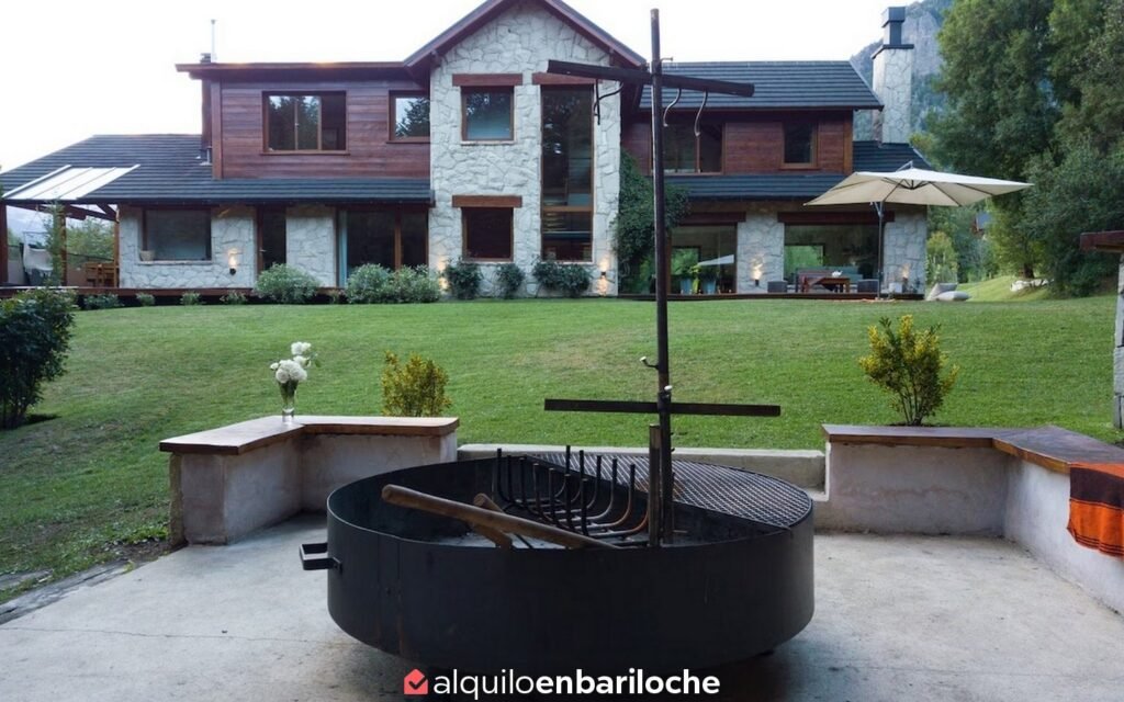 Casa con spa y quincho en Arelauquen para 10 personas