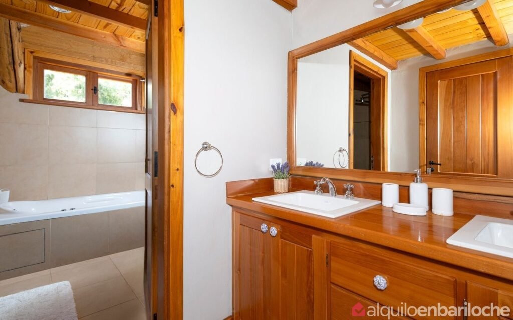 Casa con costa, playa y muelle privado sobre el Nahuel Huapi, para 11, foto 19