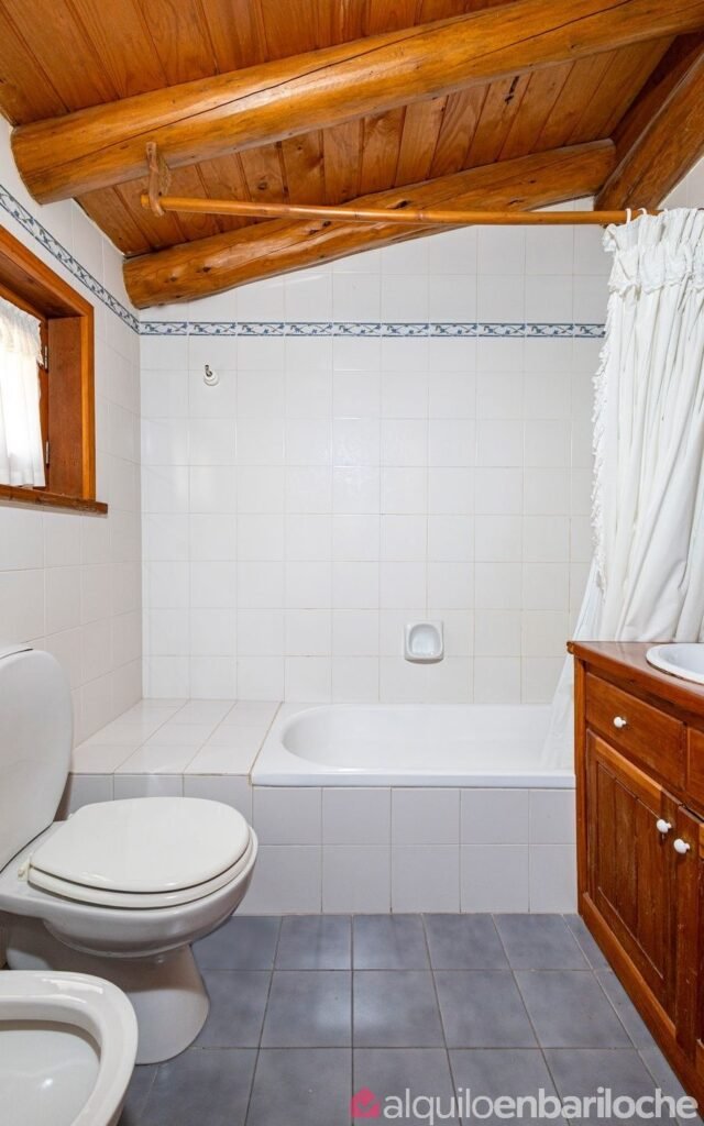 Casa con costa, playa y muelle privado sobre el Nahuel Huapi, para 11, foto 32