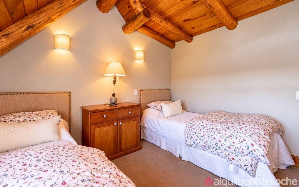 Casa con costa, playa y muelle privado sobre el Nahuel Huapi, para 11, foto 28