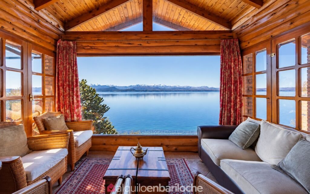 Casa con costa del Nahuel Huapi en el km 5, para 10 personas