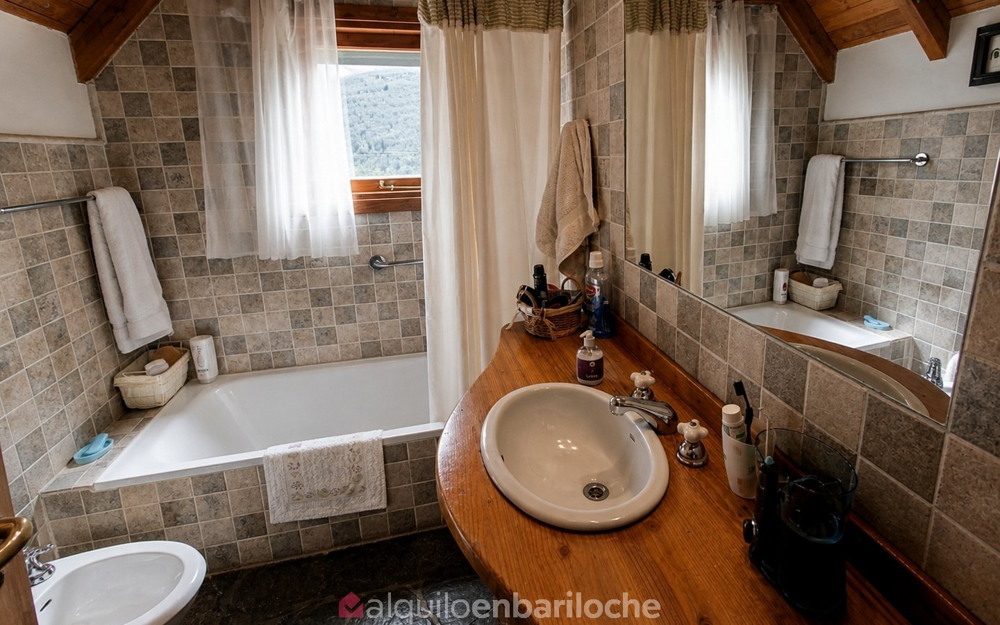 Casa con Gran Parque y Vistas al Catedral | Arelauquen Golf
