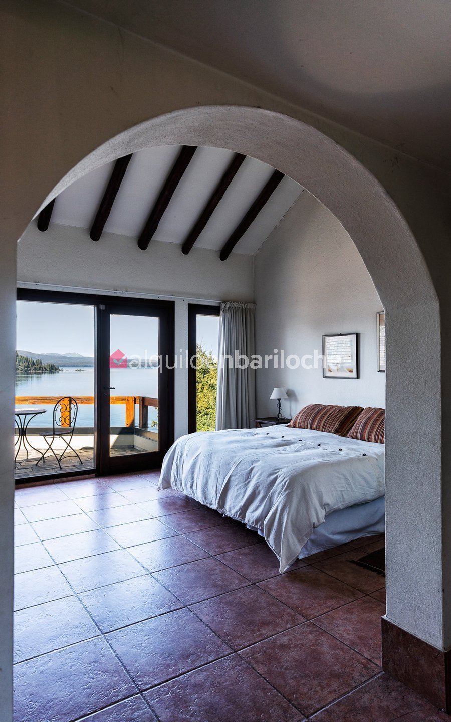 Casa con Playa en Km 12 | Alquiler con Costa de Lago