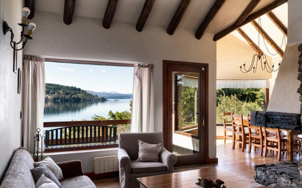 Casa para 8 con costa y playa sobre el lago Nahuel Huapi en Bariloche