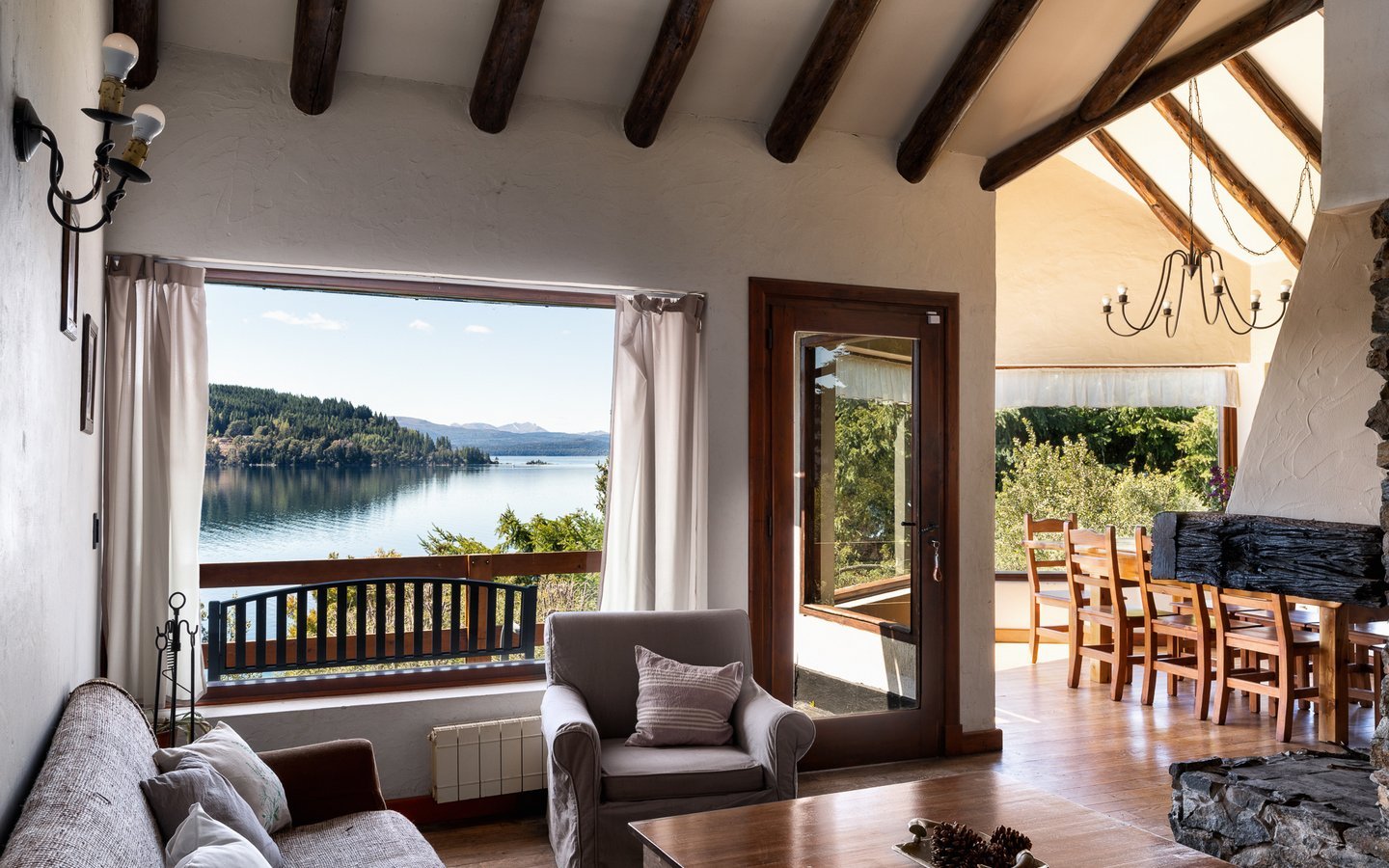 Casa para 8 con costa y playa sobre el lago Nahuel Huapi en Bariloche