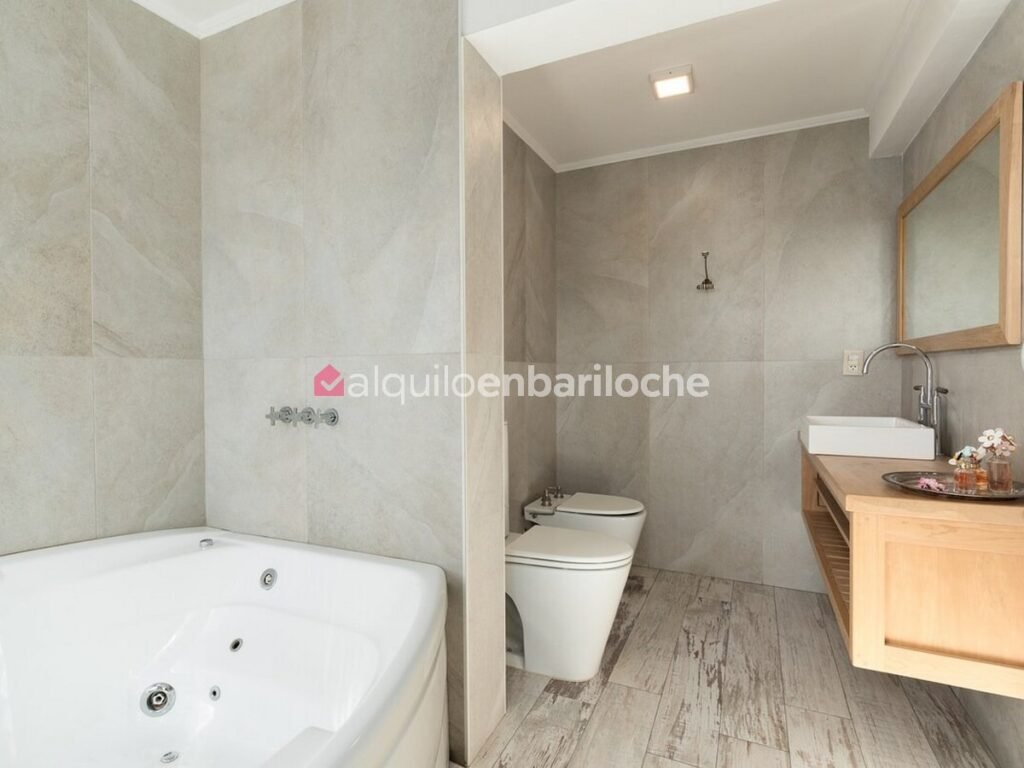 Casa con costa y playa sobre el Nahuel Huapi para 10 personas, foto 24