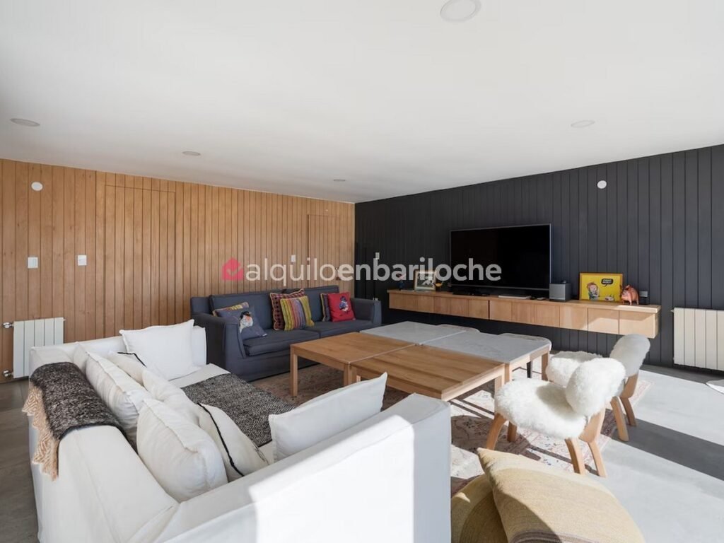 Casa con costa y playa sobre el Nahuel Huapi para 10 personas