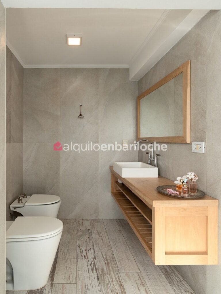 Casa con costa y playa sobre el Nahuel Huapi para 10 personas, foto 25