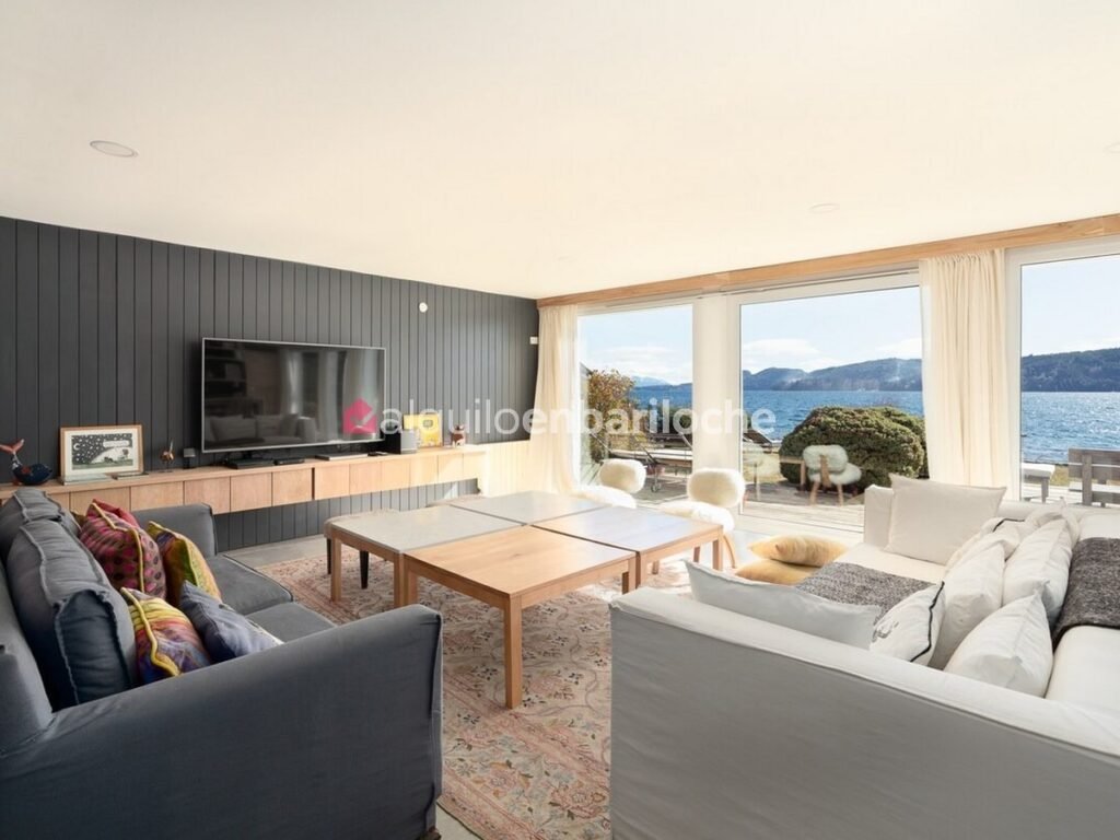 Casa con costa y playa sobre el Nahuel Huapi para 10 personas