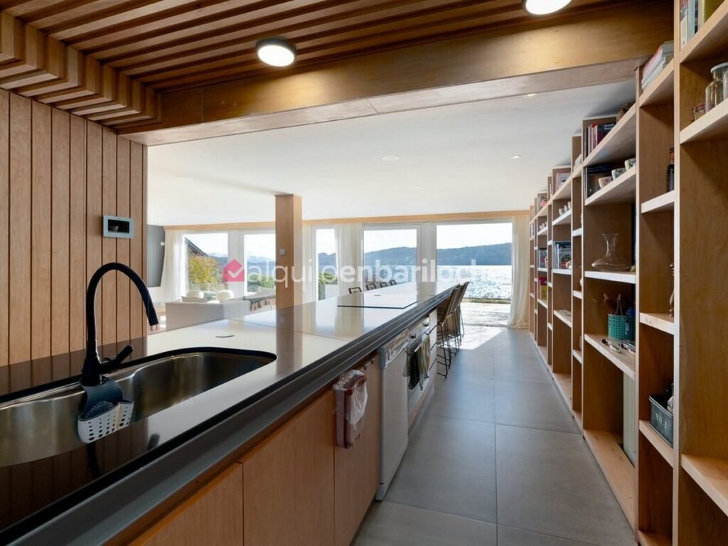 Casa con costa y playa sobre el Nahuel Huapi para 10 personas, foto 12