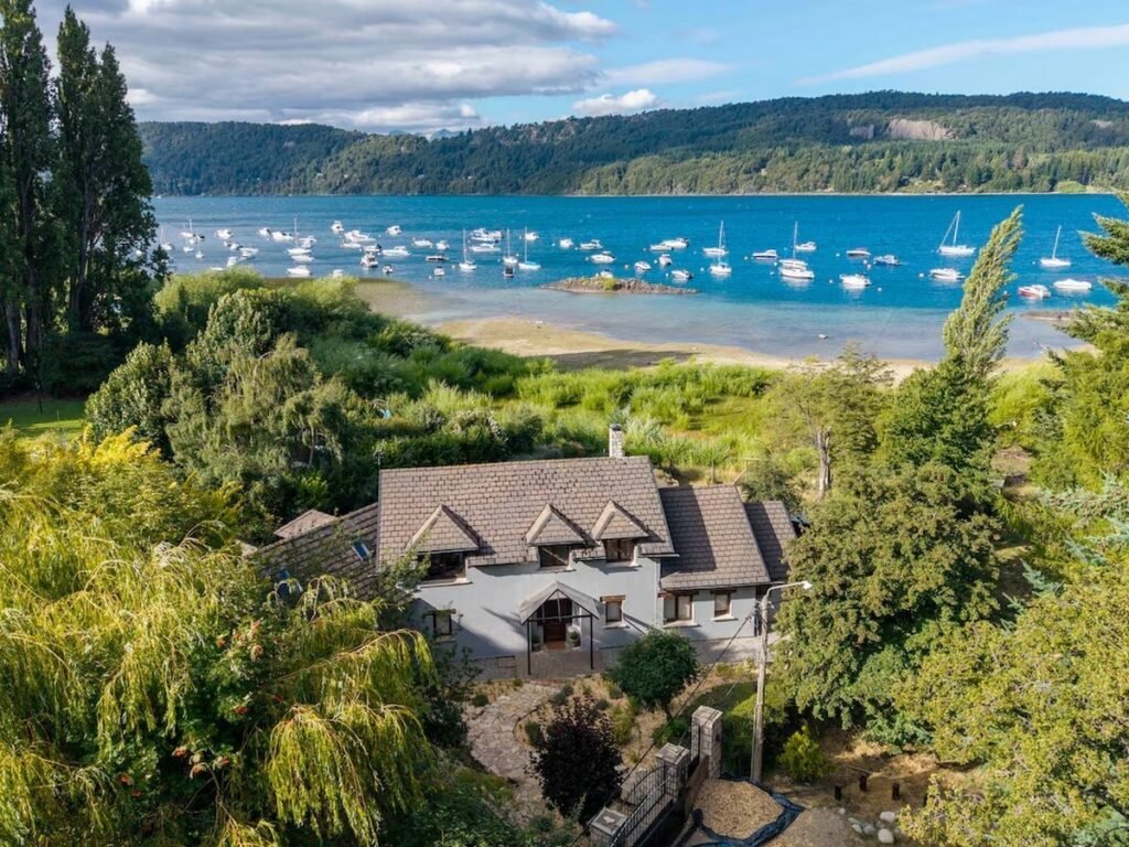 Casa de 7 dormitorios con costa del Nahuel Huapi, para 14 personas