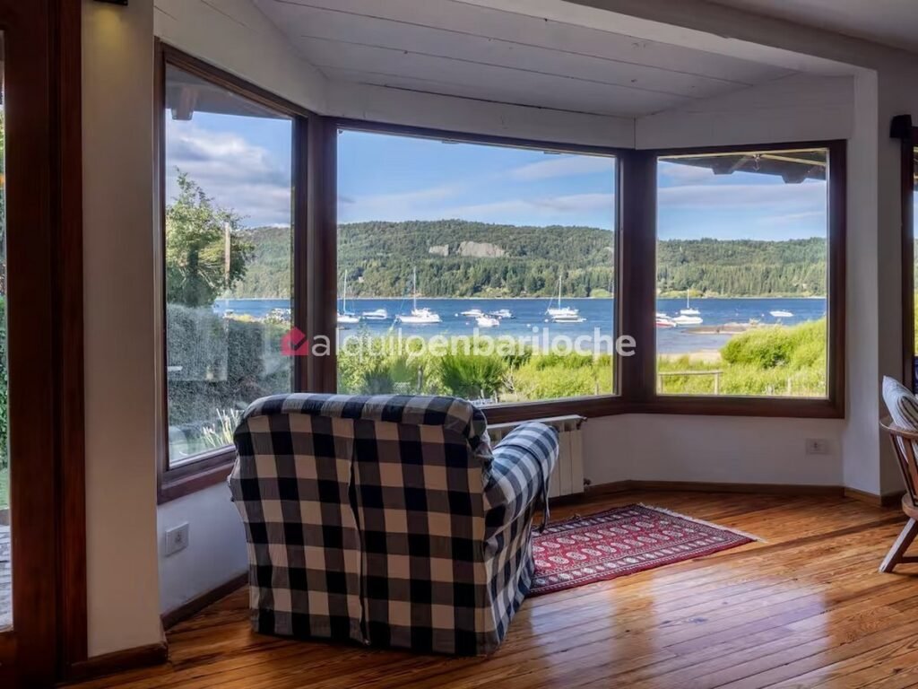 Casa de 7 dormitorios con costa del Nahuel Huapi, para 14 personas