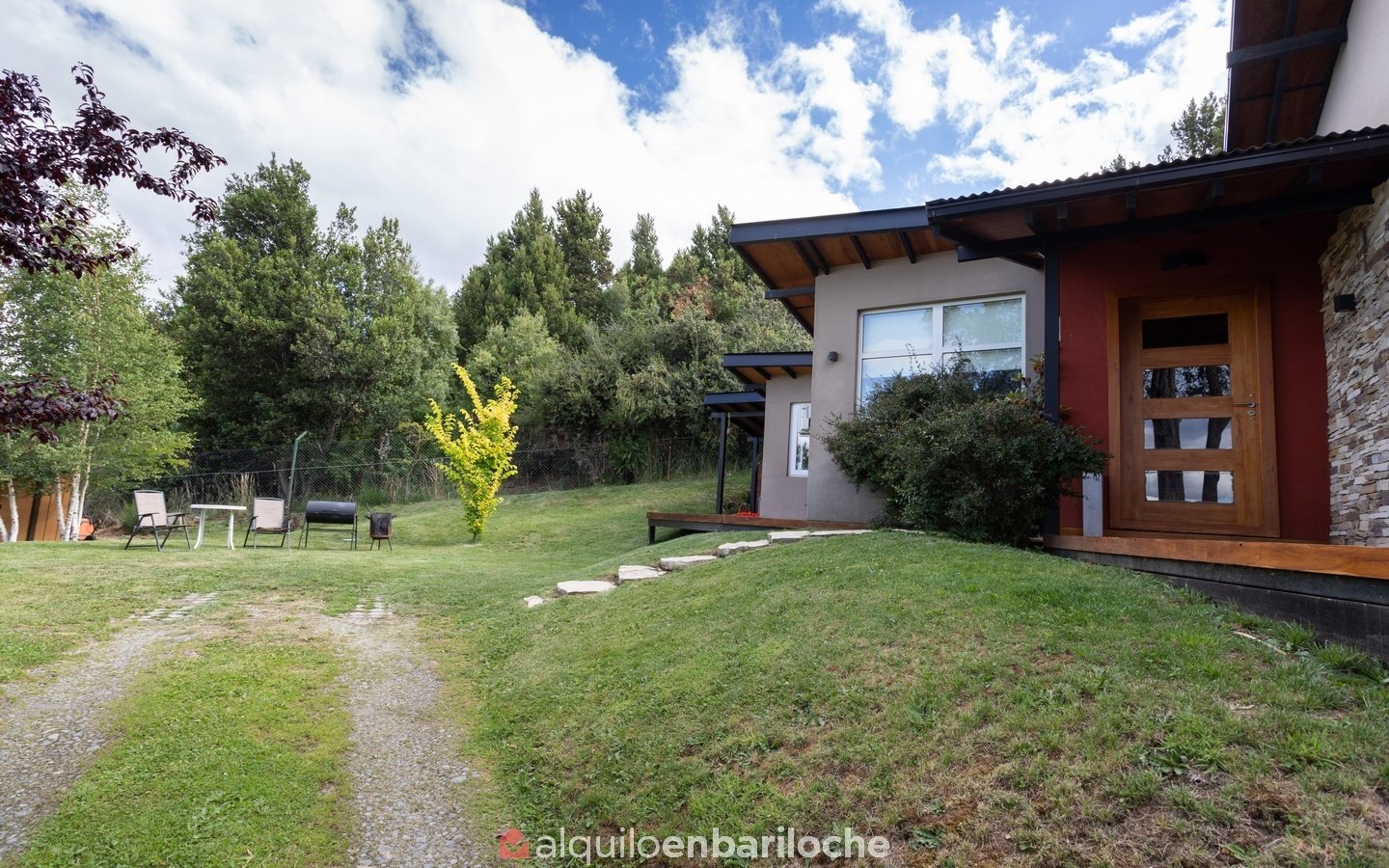 Casa Ruka Doc II: Vista al Lago, Jacuzzi Privado y Diseño Moderno en Jardín Botánico