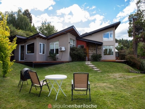 Casa Ruka Doc II: Vista al Lago, Jacuzzi Privado y Diseño Moderno en Jardín Botánico