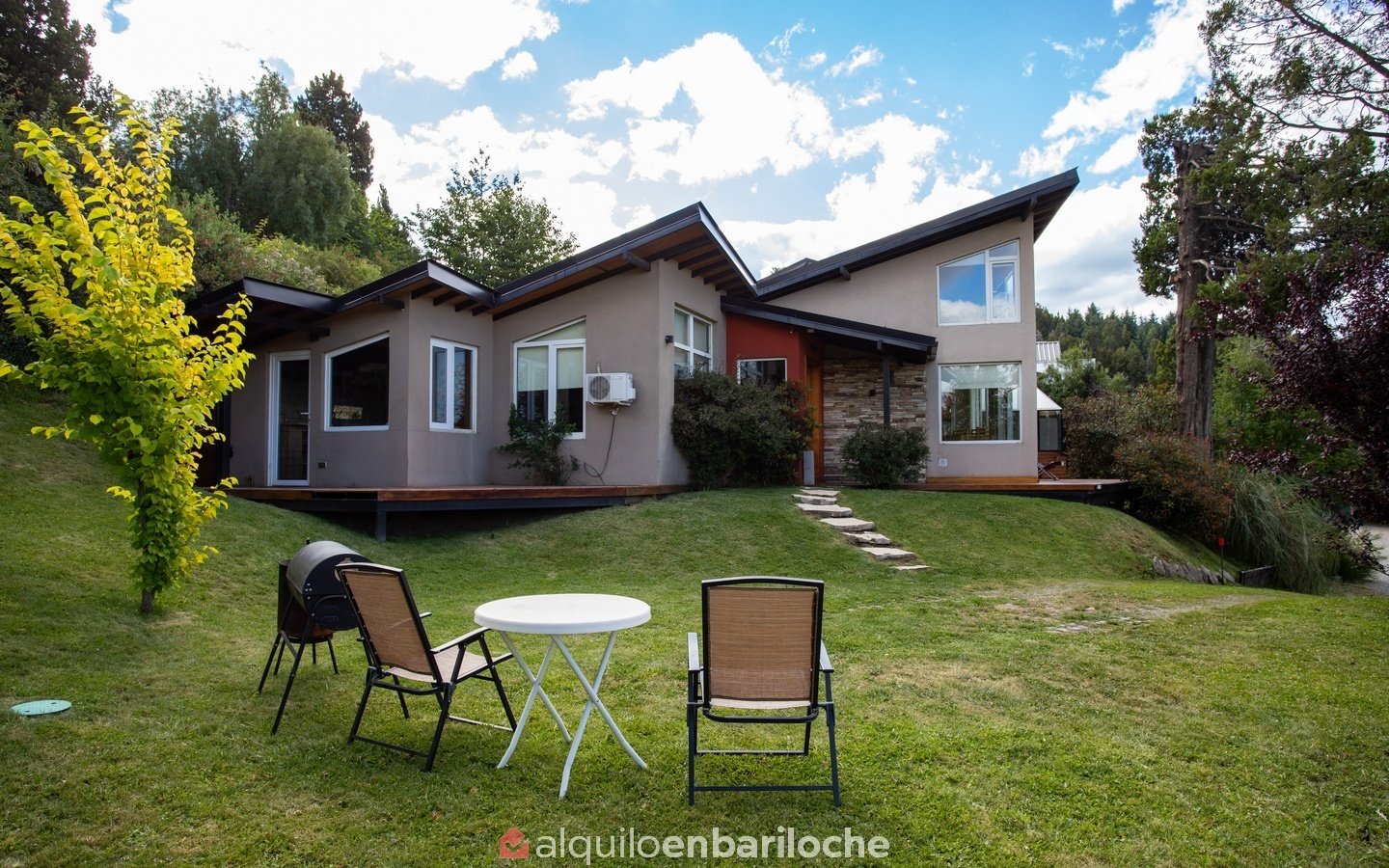 Casa Ruka Doc II: Vista al Lago, Jacuzzi Privado y Diseño Moderno en Jardín Botánico