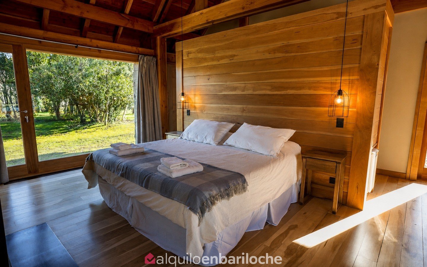 Casa para 12 en Arelauquen con vistas a los cerros y jacuzzi climatizado