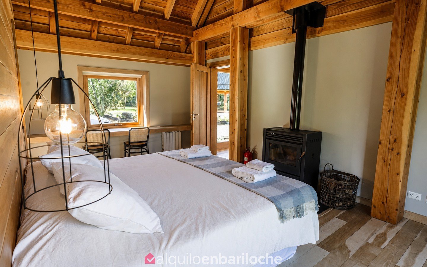 Casa para 12 en Arelauquen con vistas a los cerros y jacuzzi climatizado