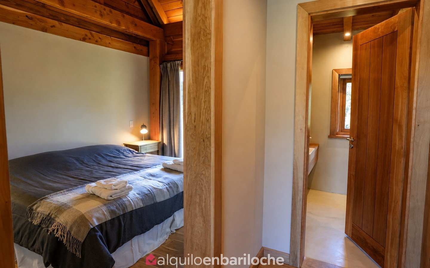 Casa para 12 en Arelauquen con vistas a los cerros y jacuzzi climatizado