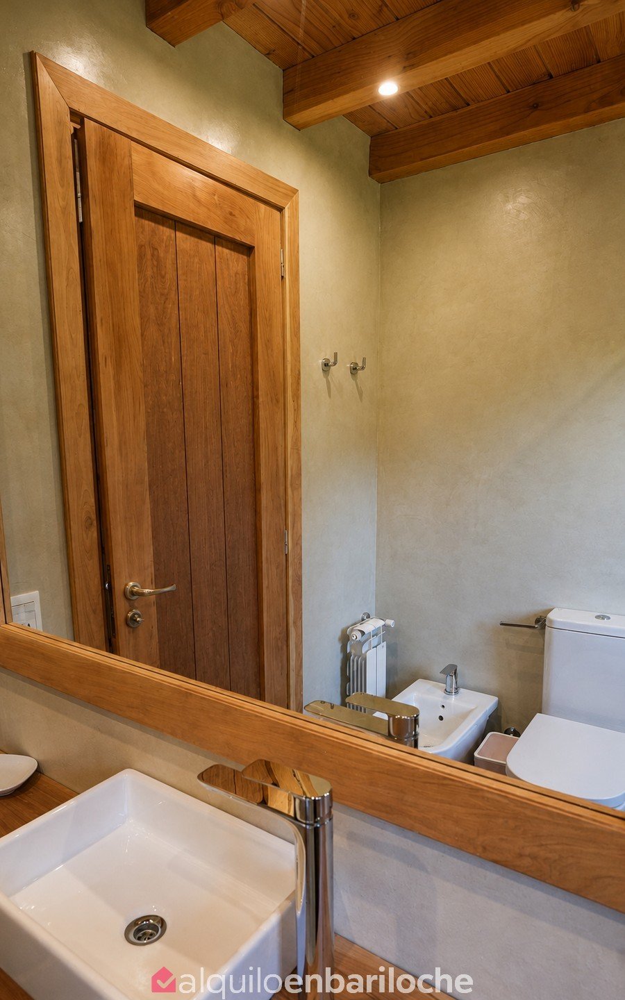 Casa para 12 en Arelauquen con vistas a los cerros y jacuzzi climatizado