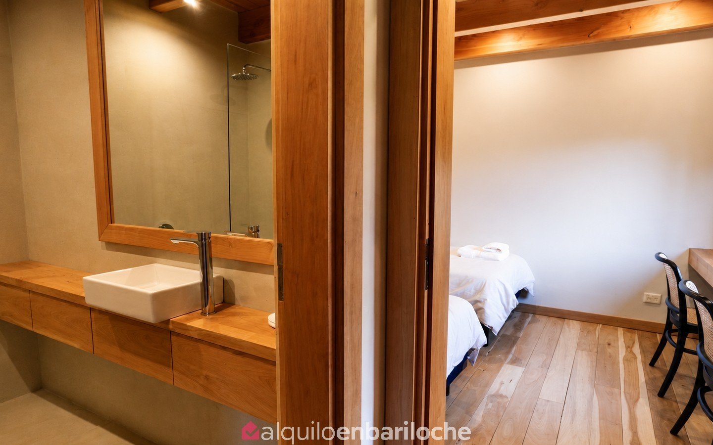 Casa para 12 en Arelauquen con vistas a los cerros y jacuzzi climatizado