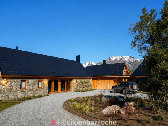 Casa para 12 en Arelauquen con vistas a los cerros y jacuzzi climatizado