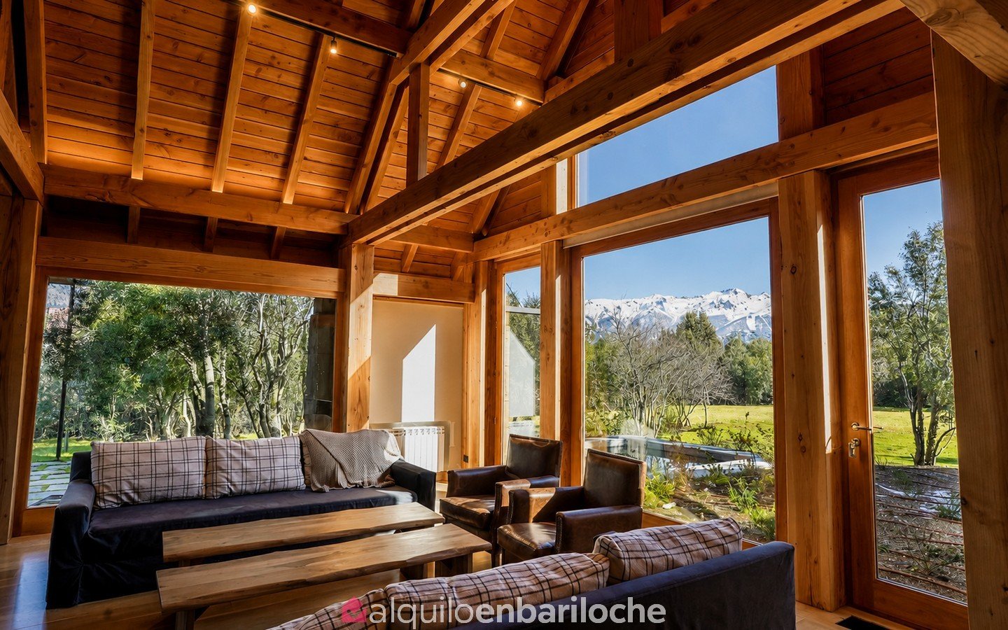 Casa para 12 en Arelauquen con vistas a los cerros y jacuzzi climatizado