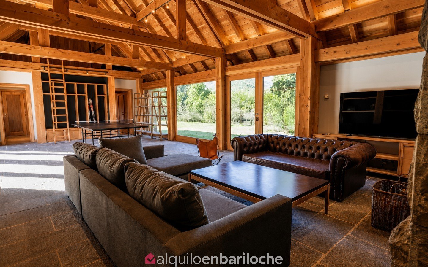 Casa para 12 en Arelauquen con vistas a los cerros y jacuzzi climatizado