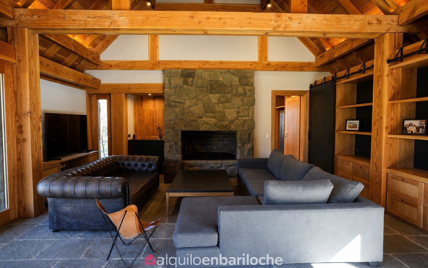 Casa para 12 en Arelauquen con vistas a los cerros y jacuzzi climatizado