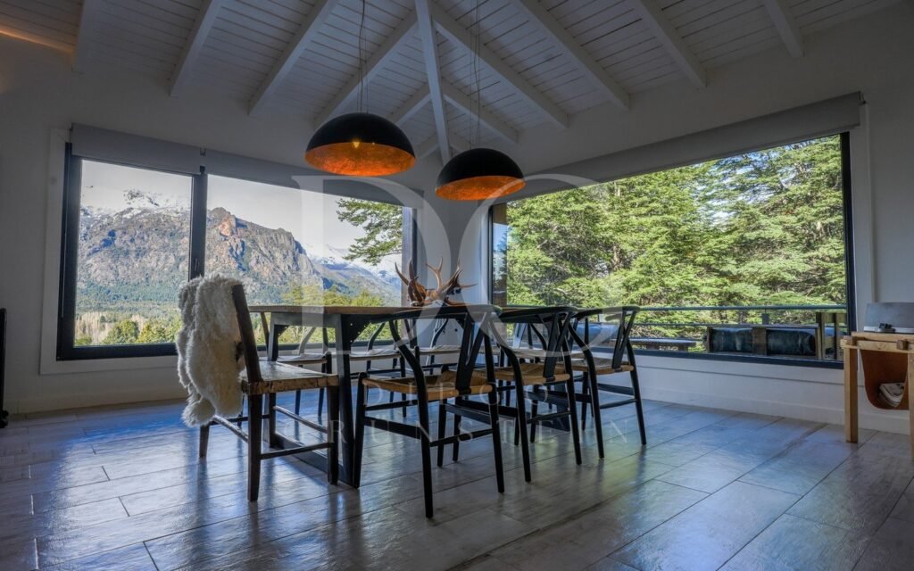 Casa con 5 suites y jardín con fogón en Arelauquen, para 9