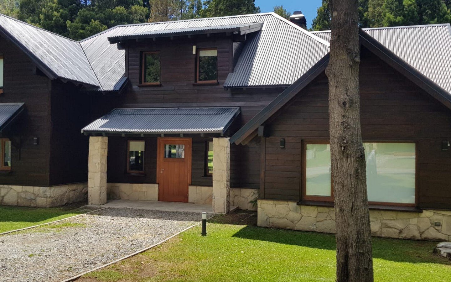 Casa en Arelauquen: barrio cerrado con vista al golf