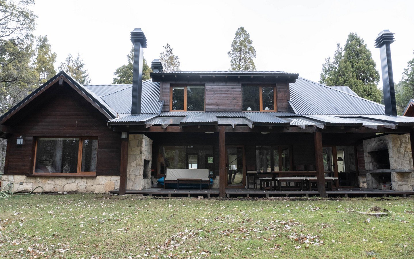 Casa en Arelauquen: barrio cerrado con vista al golf