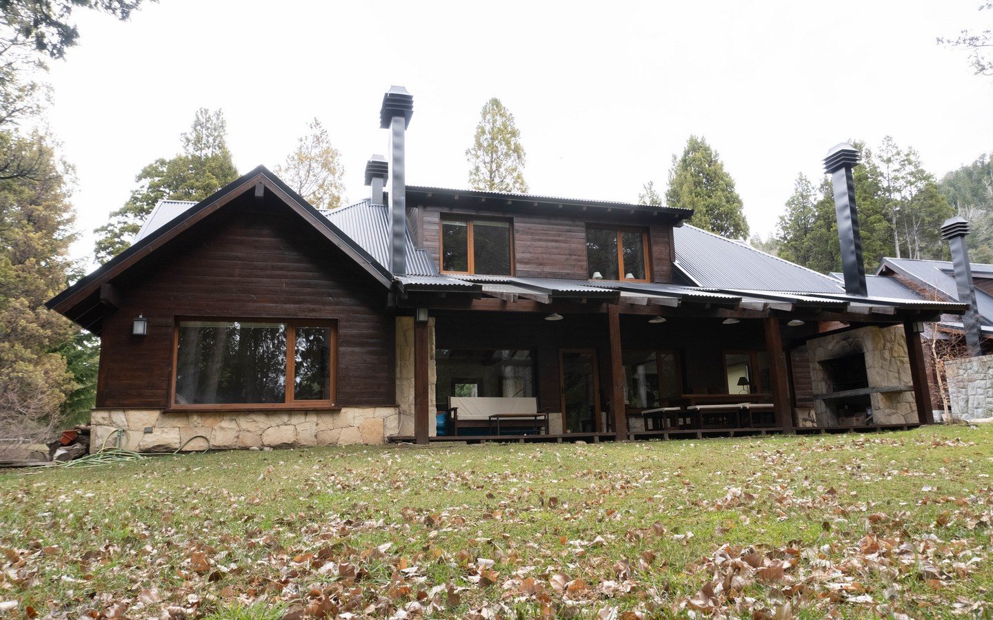 Casa en Arelauquen: barrio cerrado con vista al golf