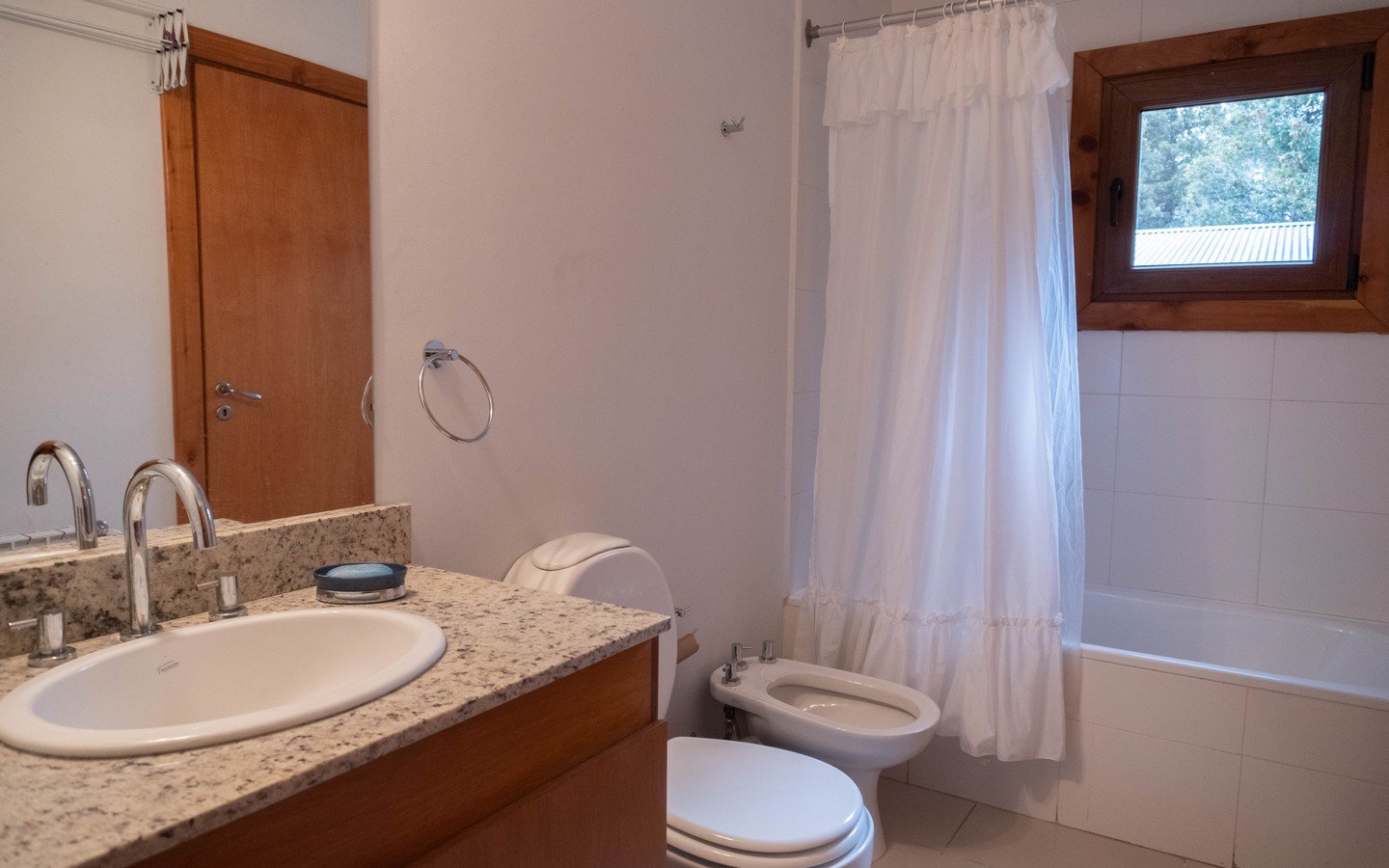 Casa en Arelauquen: barrio cerrado con vista al golf